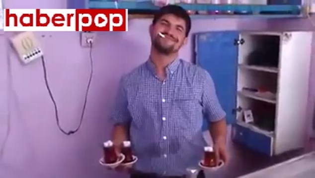 Ağzında sigara patlayan çaycı Vural abi
