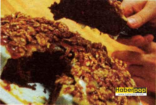 cevizli-kahveli-kek-Tarifi-cikolatali-islak-kek-kakaolu-kek-tarifleri-nefis-kolay-kalori-besin-degeri-videolu-fotografli